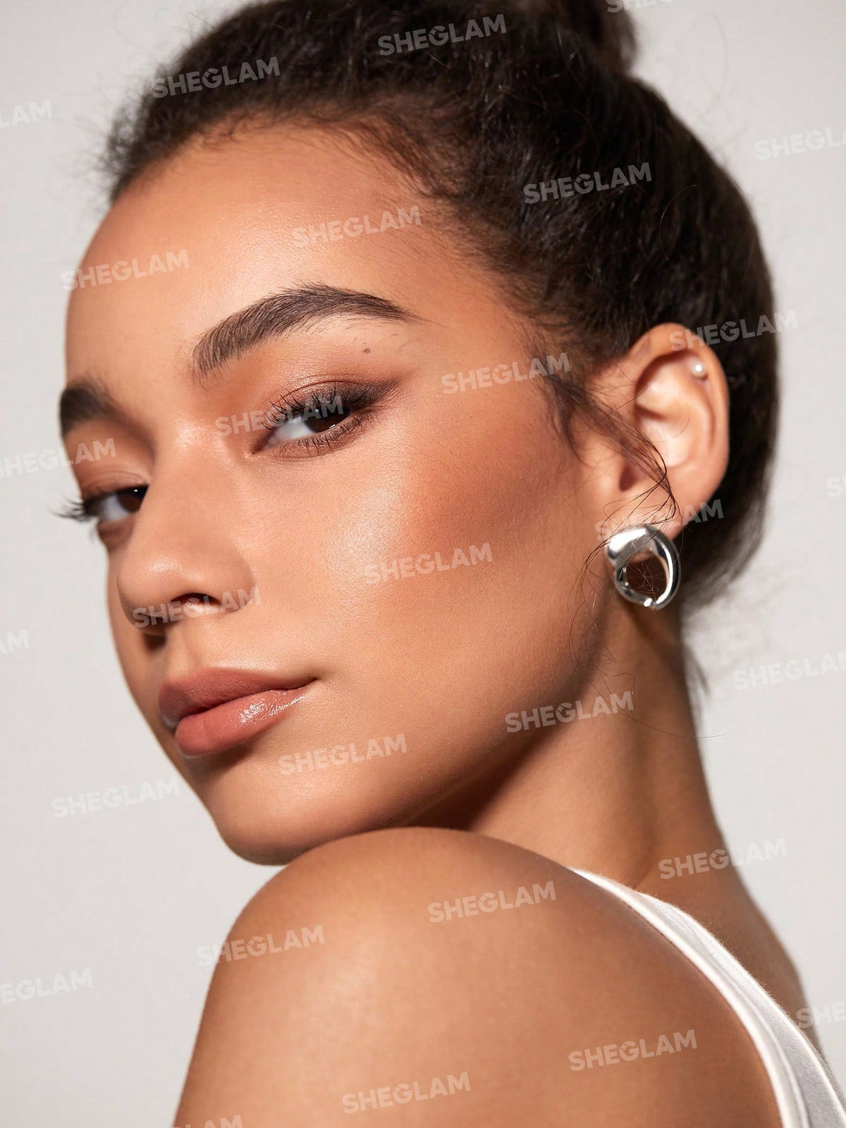 Sheglam Snatch 'N' Define bronzer and contour Stick - sheesha